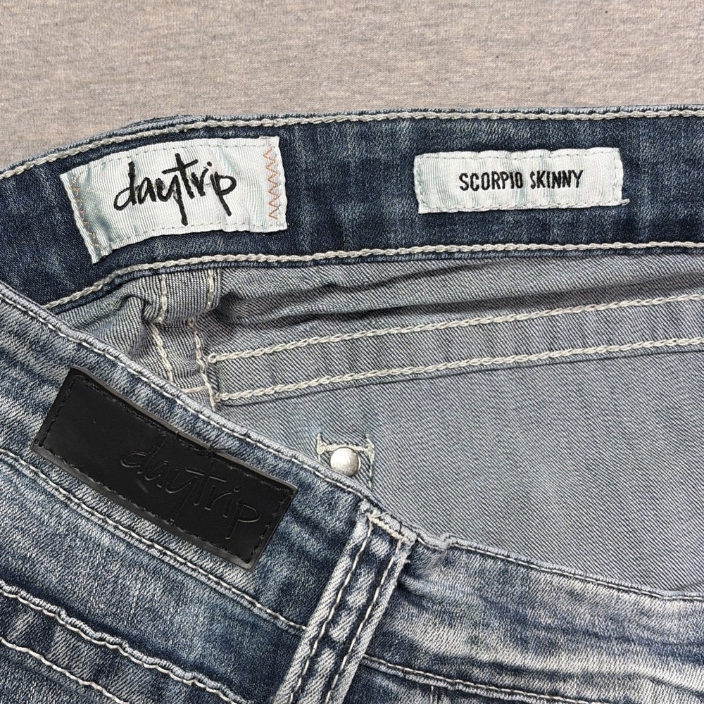 Daytrip Scorpio Skinny Jeans Size 32L Medium Wash Whiskers Stretch actual 34x33 - Picture 11 of 13